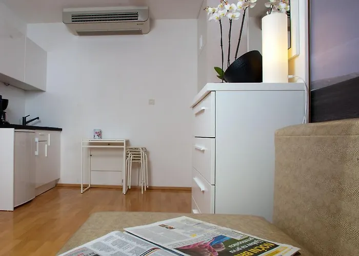 Bay * Μακάρσκα